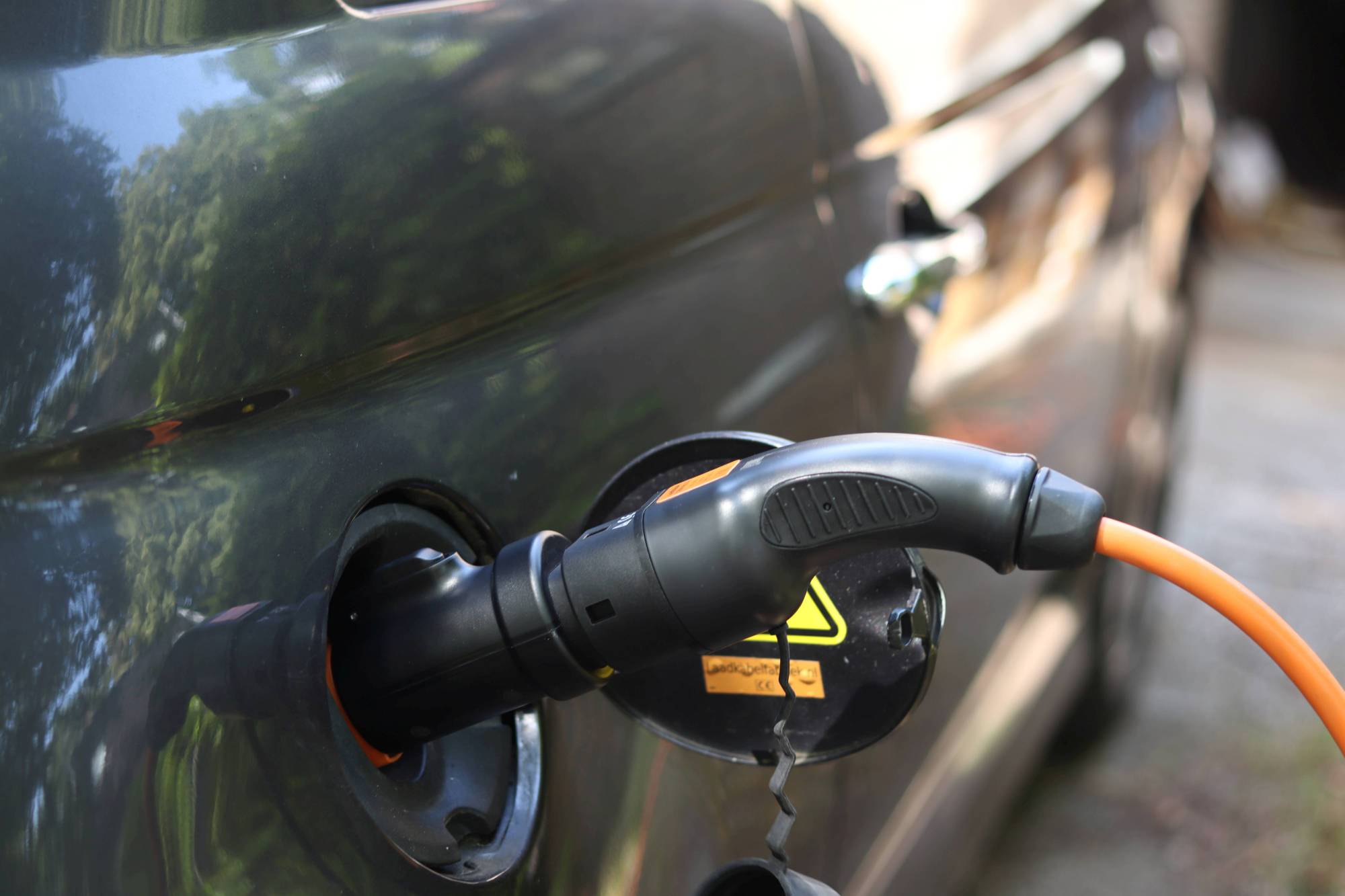 Adapter Type 2 naar Type 1 in Auto